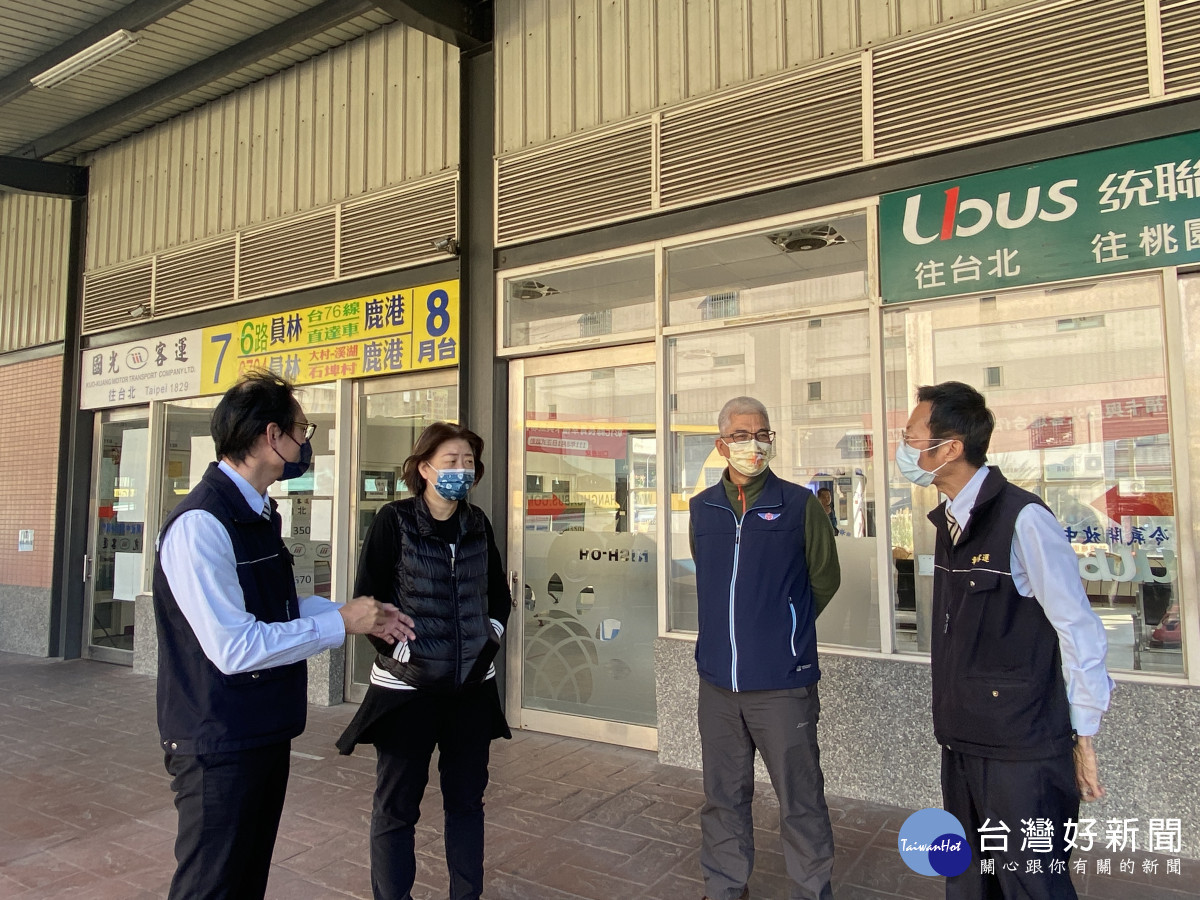 站長視察客運站場。圖/彰化監理站提供