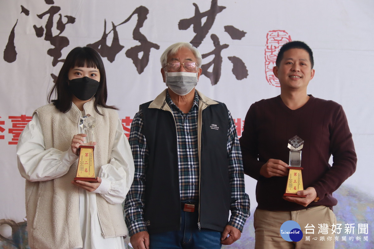 青農陳秀琳、李坤洲分獲特殊表揚。(記者扶小萍攝)