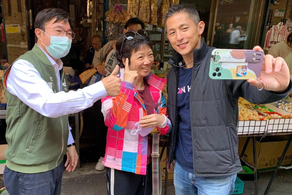吳怡農:支持度僅落後王鴻薇4.5% 青年人投票率將是補選勝負關鍵 88 吳怡農拍照片