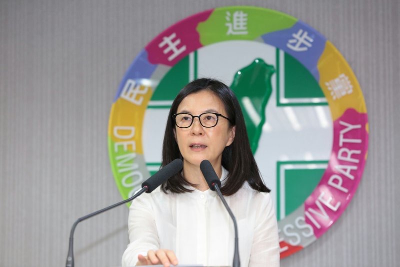 台南巿議長候選人邱莉莉指出黨內同志一定要小心謹慎投下神聖的一票。(圖/邱莉莉提供)