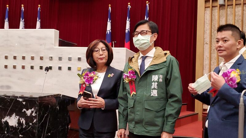 漾新聞|陳其邁第一時間向康裕成曾俊傑道賀 也向前議長曾麗燕致意