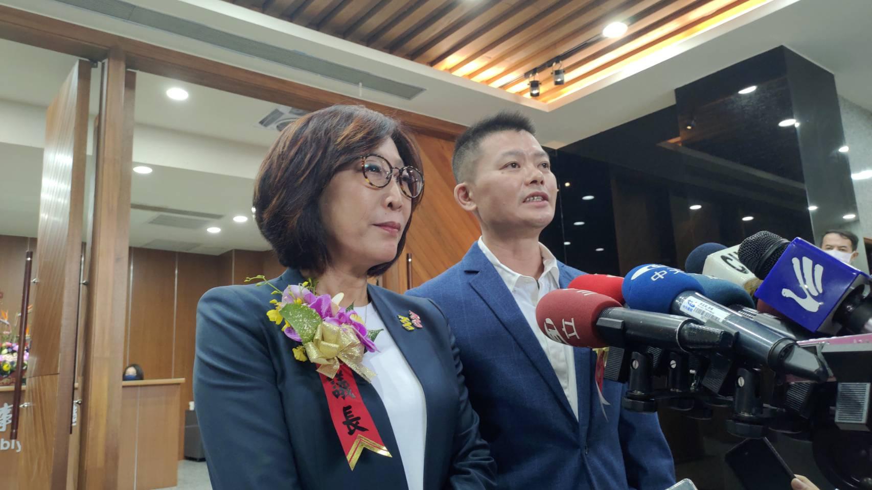 藍綠大亂鬥!高雄正副議長「民無配」奏效 康裕成35票過半數回鍋議長、曾俊傑當選副議長