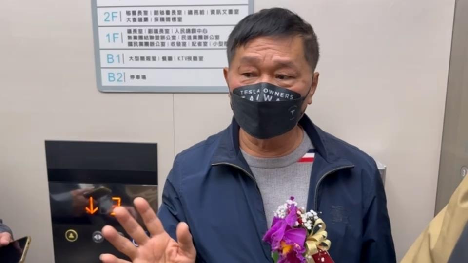 國民黨議員李文俊見副議長選情大勢已去,不發一語離開會場。辛啓松攝