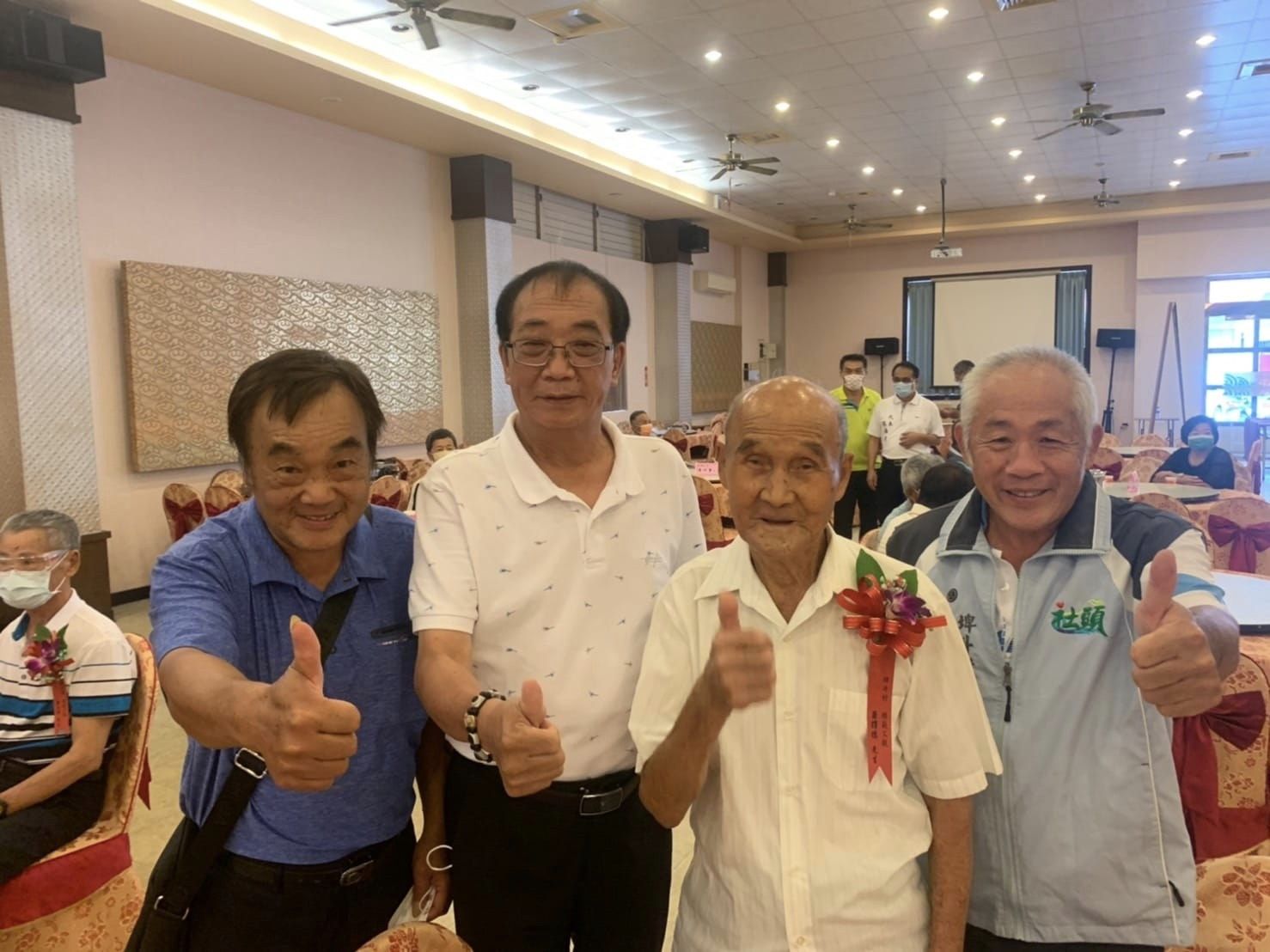 彰化縣議員蕭如意（左二）酒駕被吊照又撞死人，本月審結判蕭如意有期徒刑6月，緩刑2年免關。翻攝蕭如意臉書