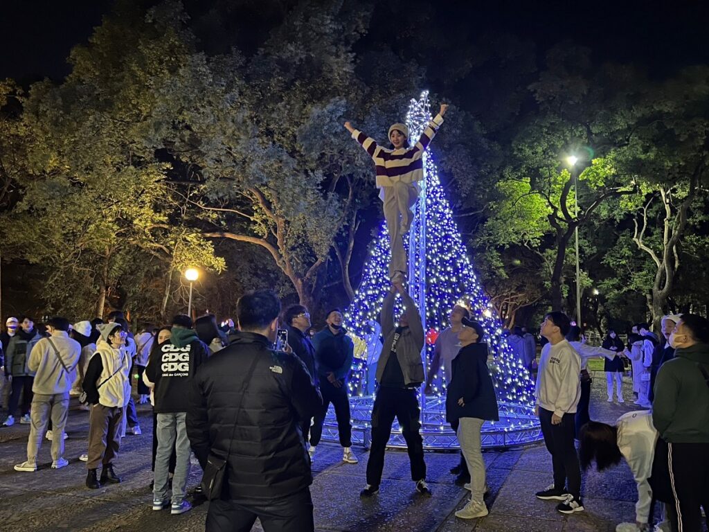東海大學平安夜吸引人潮入校。(圖/東海大學提供)