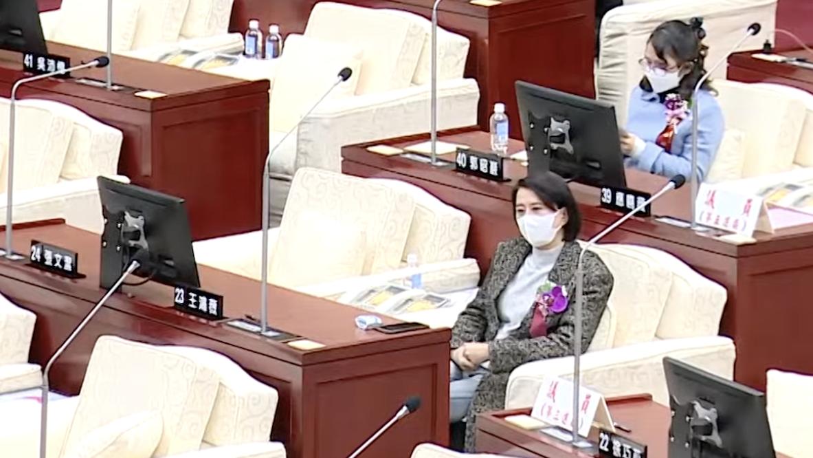 戴錫欽掌台北市議長 國民黨台北市府會完全執政 80 備戰台北市第三選區立委補選的現任議員王鴻薇25日如常參加議員就職。