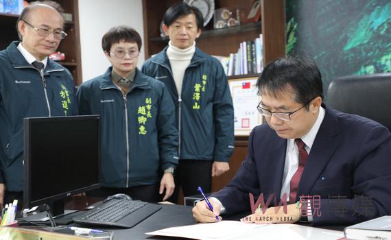 黃偉哲第二任期第一份公文 簽署透明廉政公約