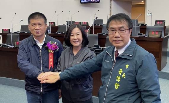 黃偉哲呼籲黨內團結一致  台南正副議長邱莉莉、林志展勝出