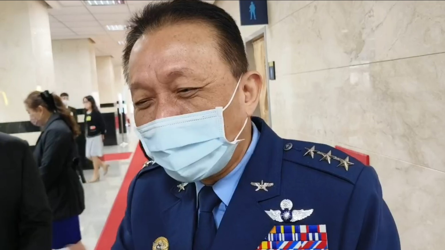 對於中共解放軍派出史上最多架次軍機擾台,空軍司令劉任遠親自出面喊話,穩定軍心。王烱華攝
