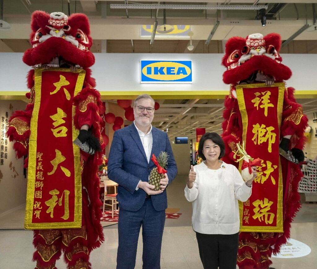 IKEA嘉義城市店於今(26)日盛大開幕,由DFI零售集團IKEA集團董事與嘉義市長黃敏惠共同揭幕