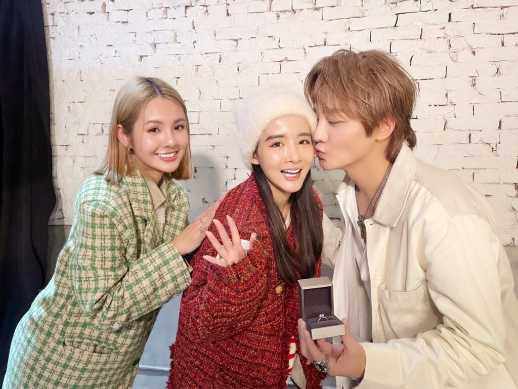阿沁彌補愛妻花花,贈一克拉鑽戒,慶祝結婚紀念日