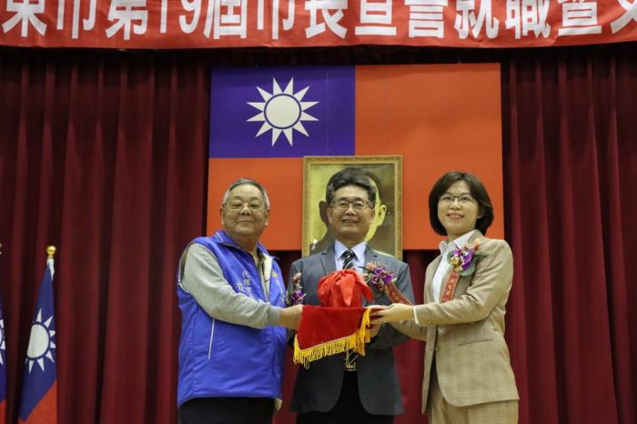 屏東市長周佳琪宣誓就職 「全民市長」照顧市民