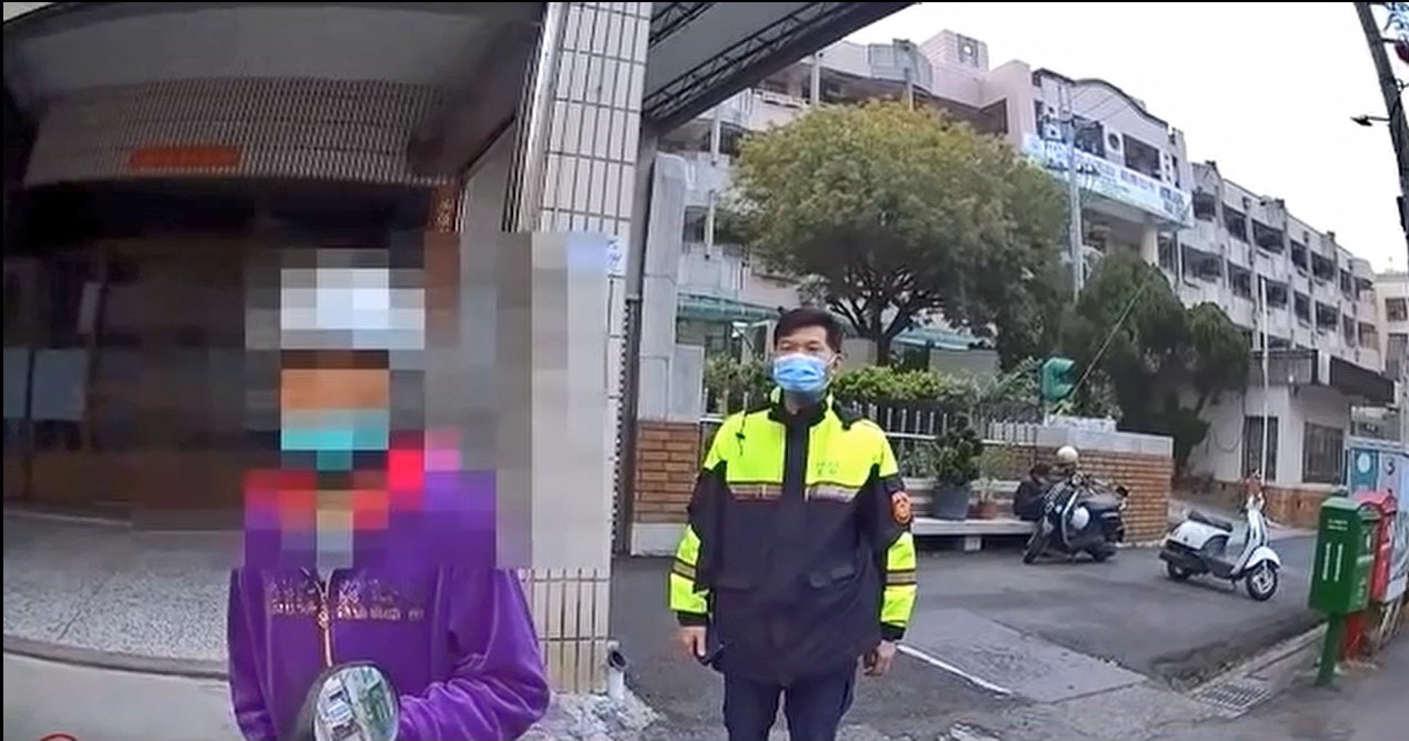 臺中市政府警察局第四分局春社派出所日前助迷途老嫗返家,深獲民眾好評。(圖/記者謝榮浤翻攝)