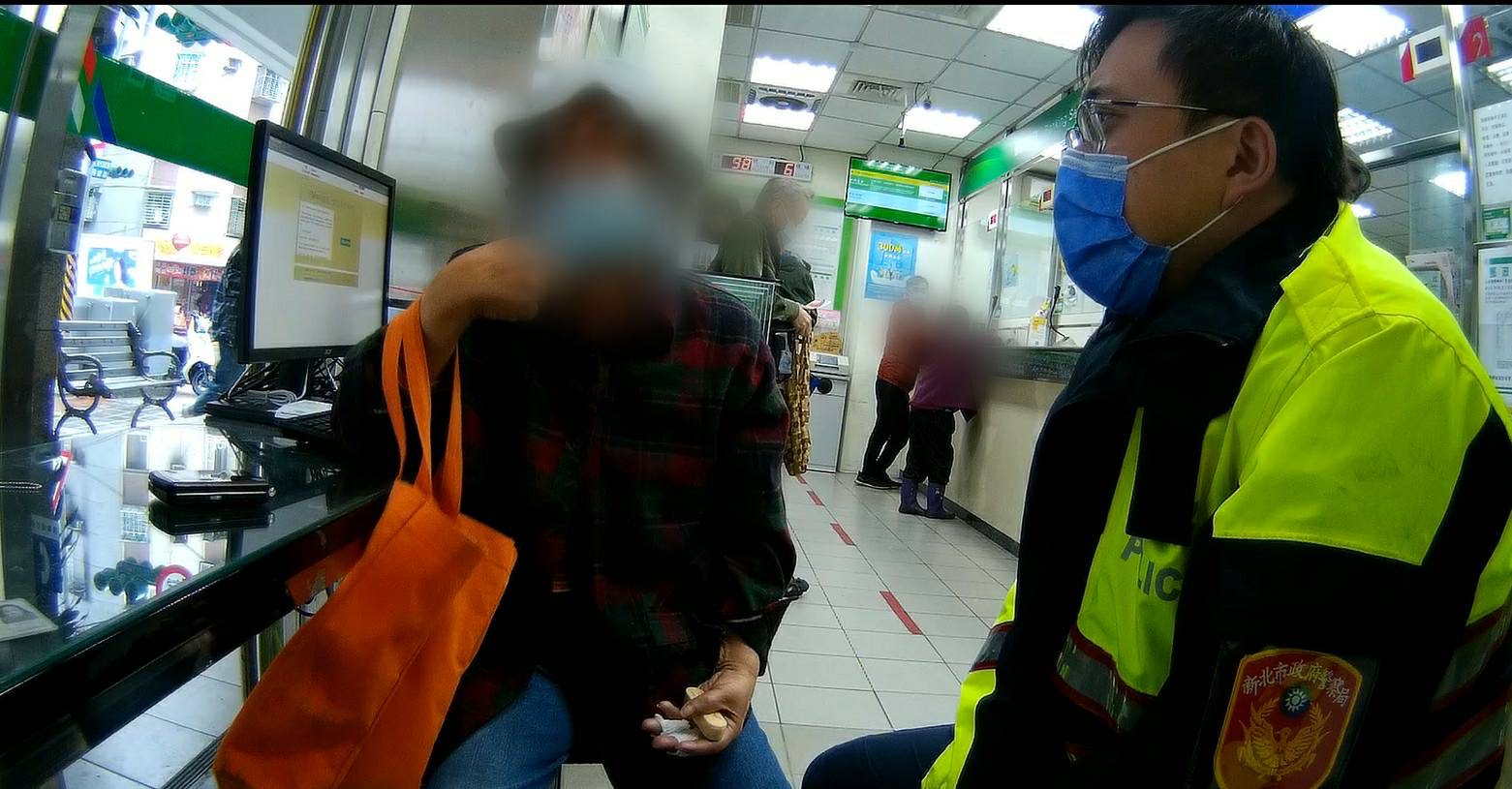 中和警及時阻詐45萬元。(記者徐煜勝翻攝)