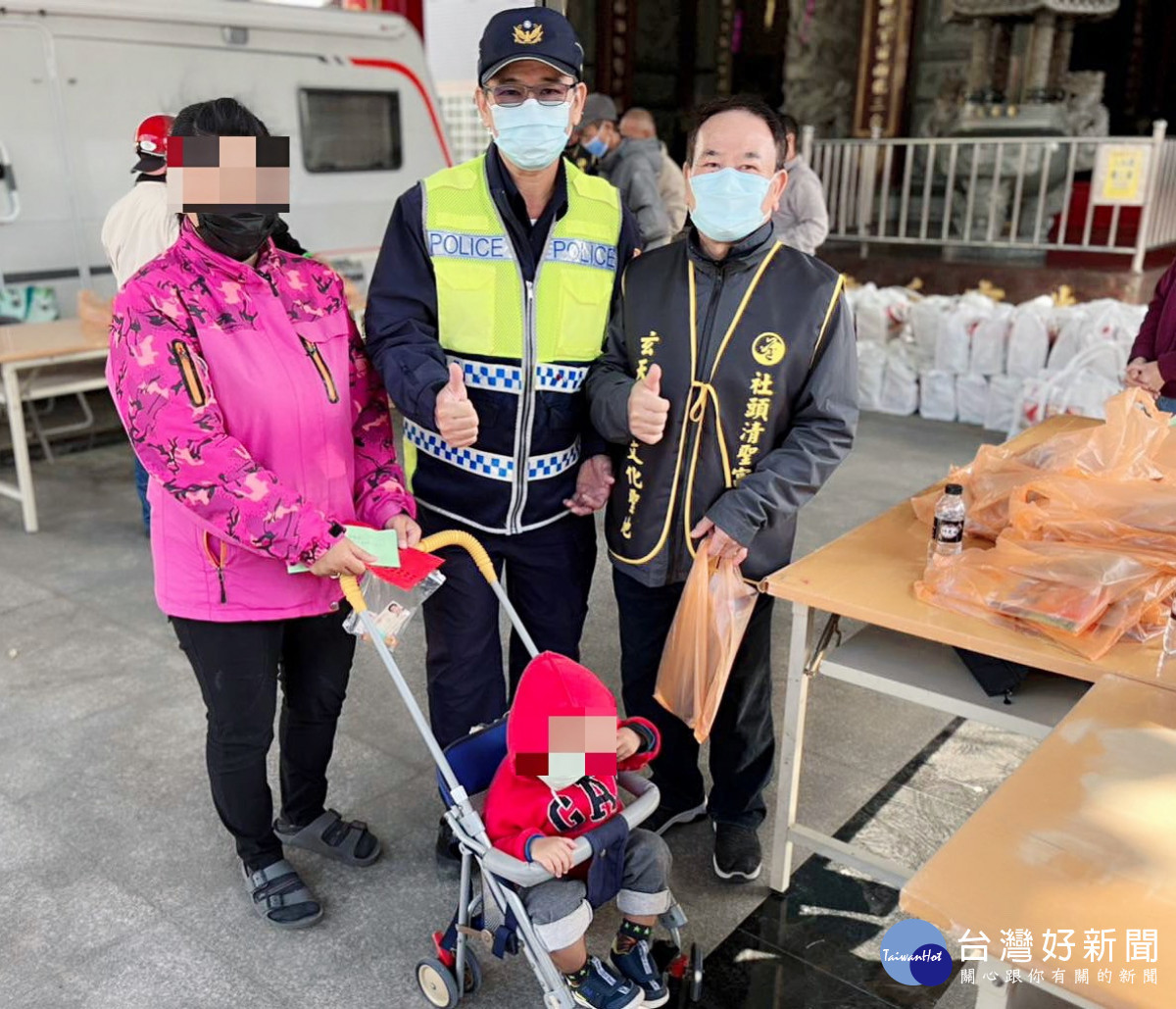 此次公益活動,針對口湖鄉261個近貧及弱勢邊緣戶發送愛心物資慰問品及1000元紅包/北港警分局提供