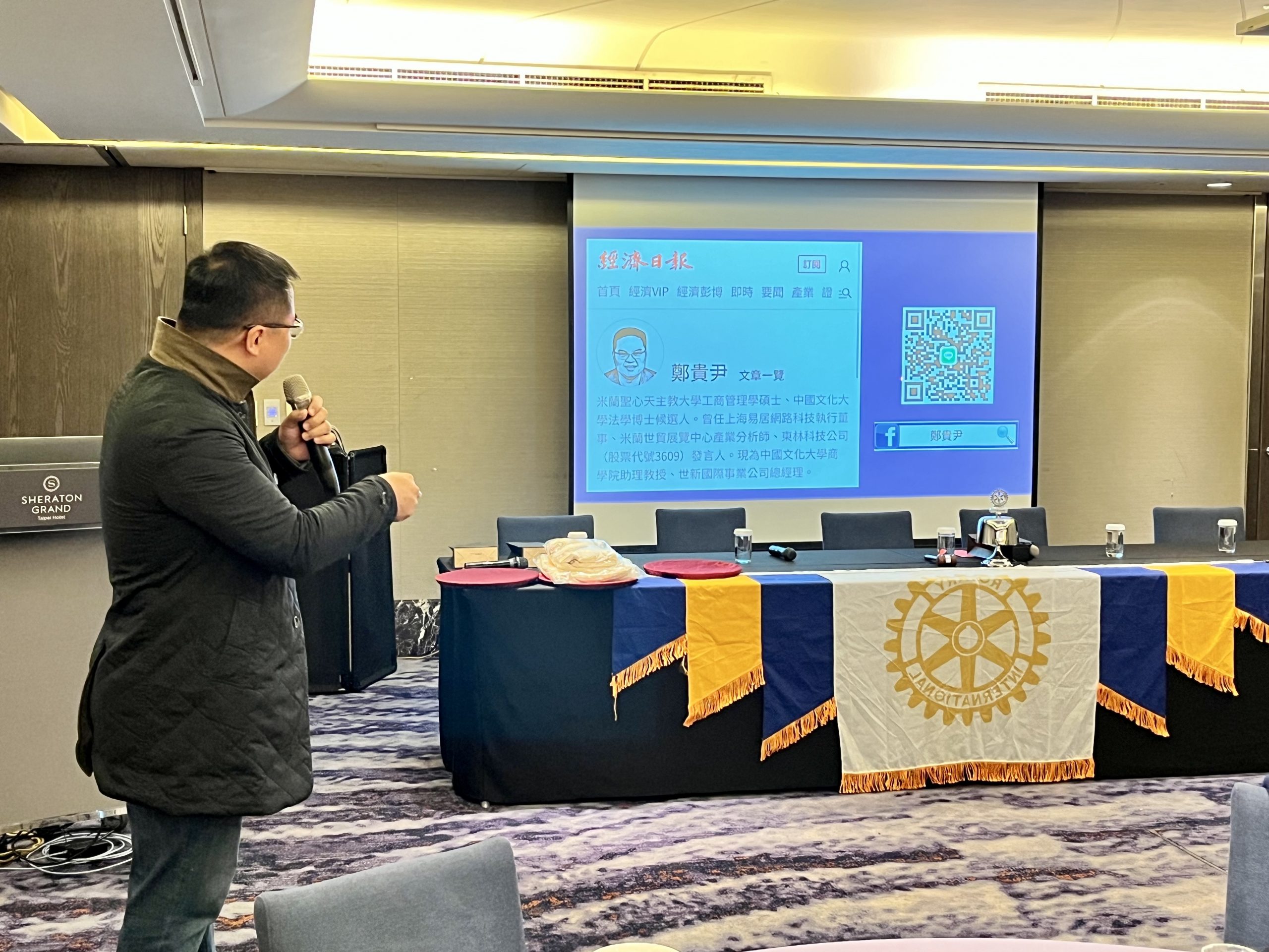 世新國際總經理鄭貴尹分享金字塔頂端精英族群「錬金術」。(圖/東道扶輪社提供)