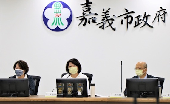 勇媽就職後首開市務會　黃敏惠期勉拚經濟還富於民