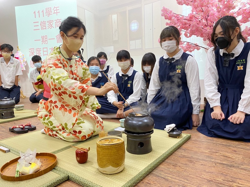 漾新聞|三信家商外語群科全日語仿日情境體驗茶道精神