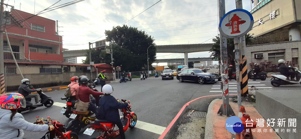 元旦連假及跨年活動,楊梅警加強交通疏導。<br /><br />