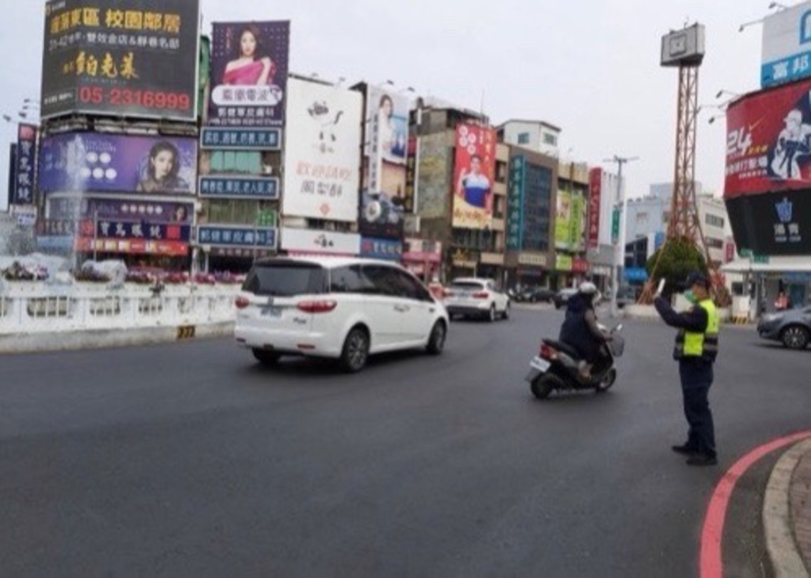 元旦連假 輕鬆出遊‧交通順暢‧行車平安 以營造 全齡共享、世代宜居 安全幸福的嘉義市