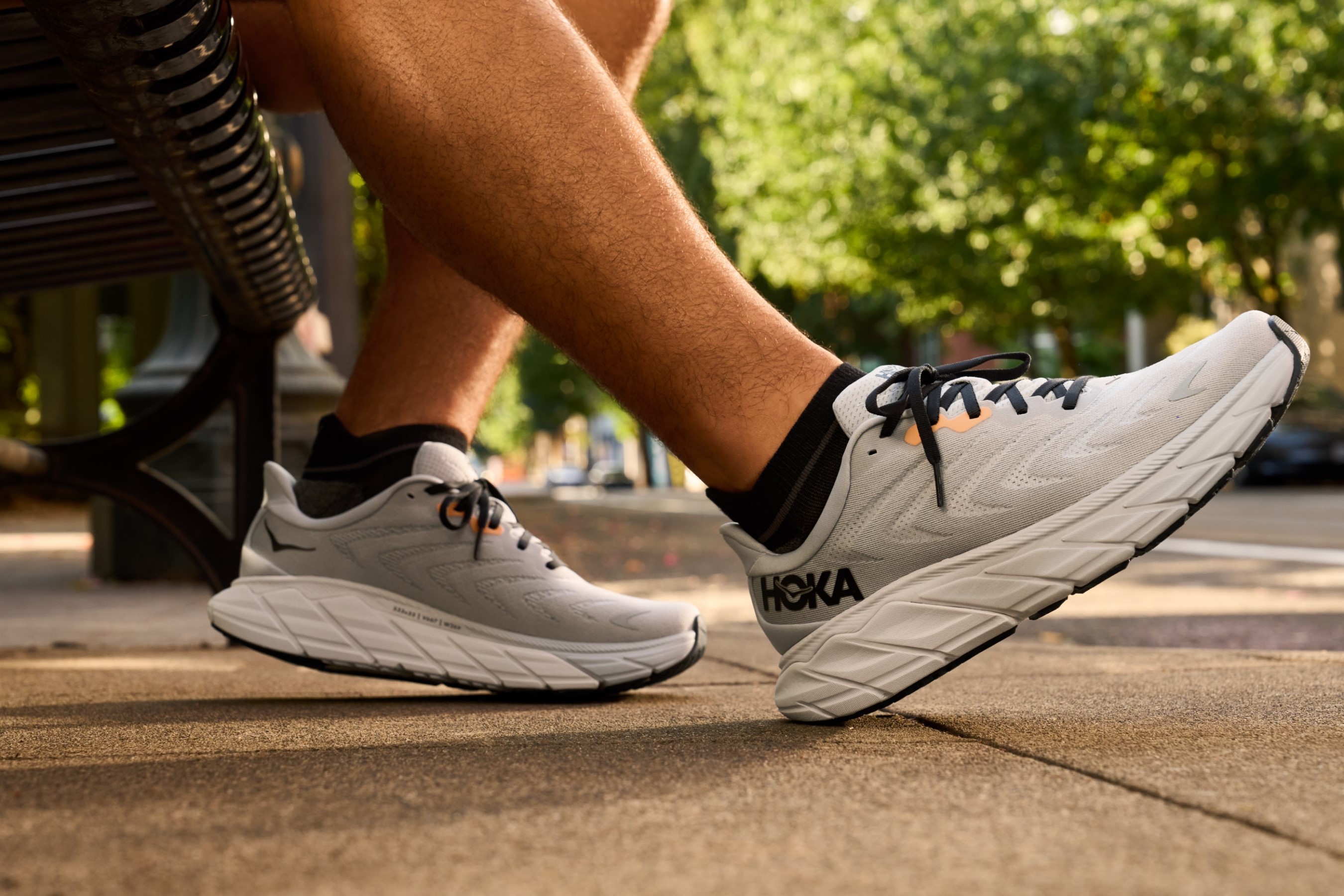 HOKA支撐系跑鞋 Arahi 6新色將於1/6上市,定價NT$ 4,580元