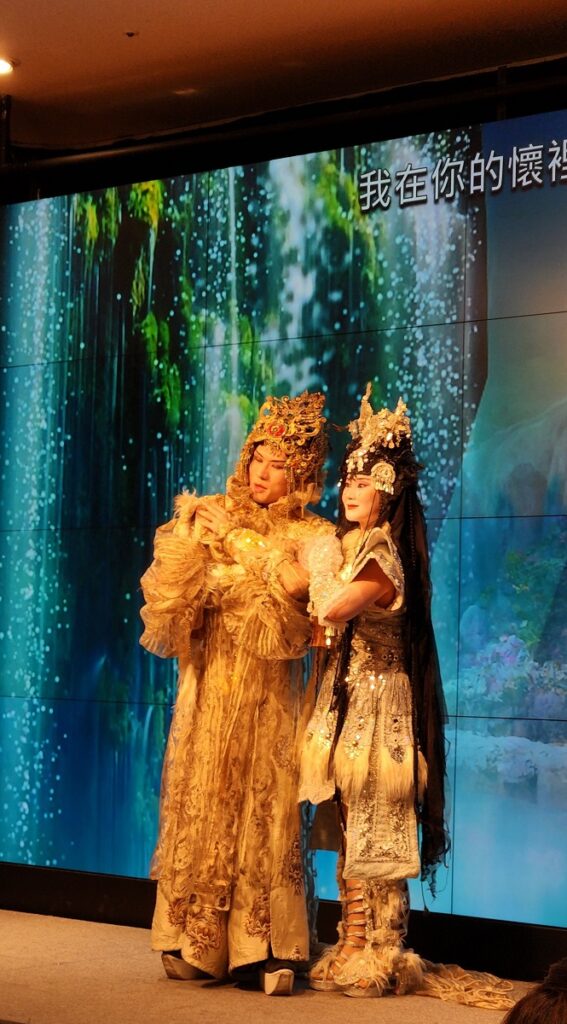 朱柏澄飾演周穆王、黃若琳飾演西王母,現場演出精彩片段。(圖/陳惠玲攝影)