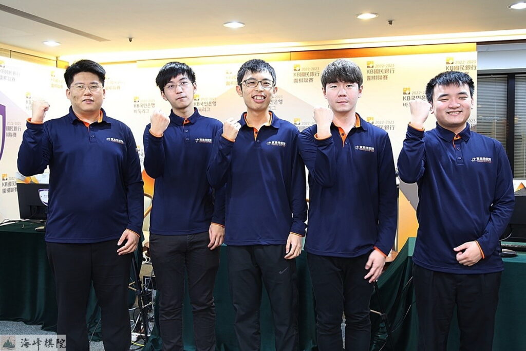 台灣5大頂尖棋士(左起)王元均、許皓鋐、賴均輔、林君諺、陳祈睿