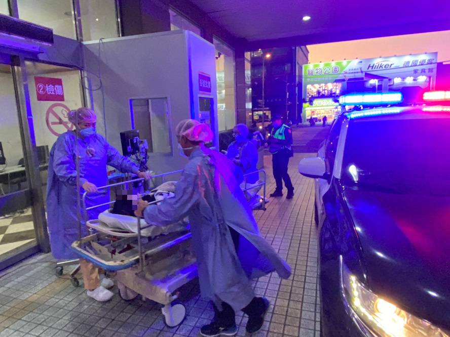 ▲ 警方僅花6分鐘就將孕婦護送到醫院生產,母子均安 (圖/台中霧峰分局 提供)