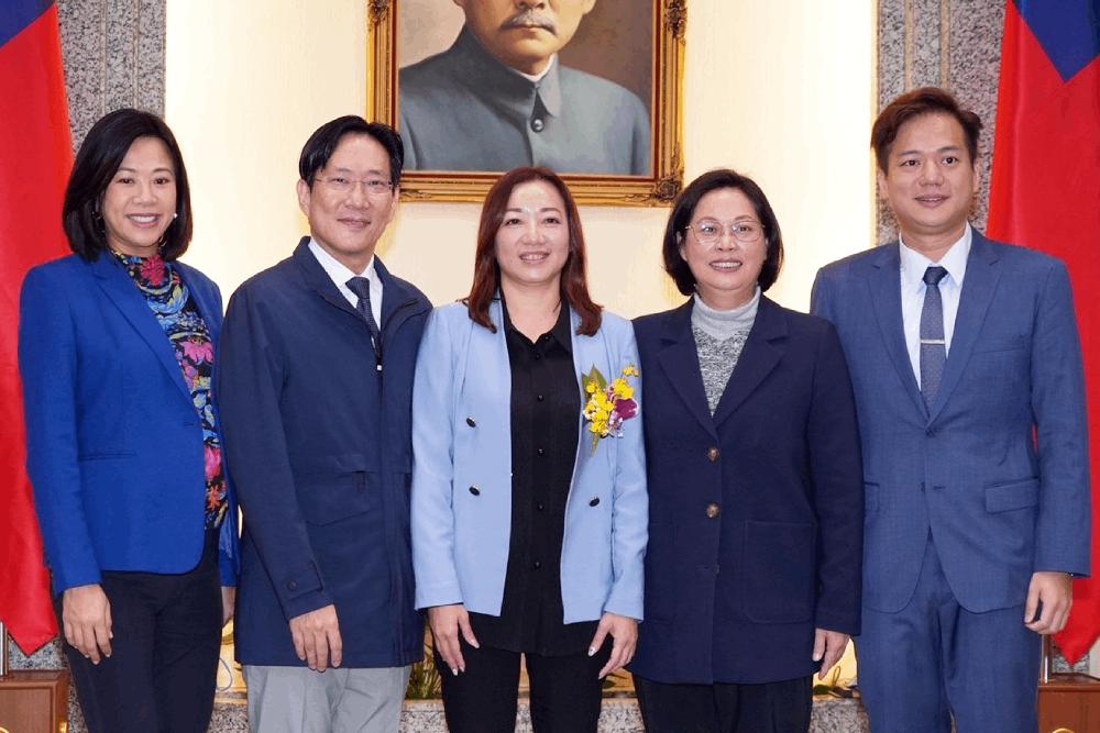 民眾黨五位立委合照