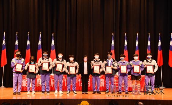 111學年教育部全國技藝競賽彰化子弟勇奪39座金手獎 王惠美縣長頒獎肯定