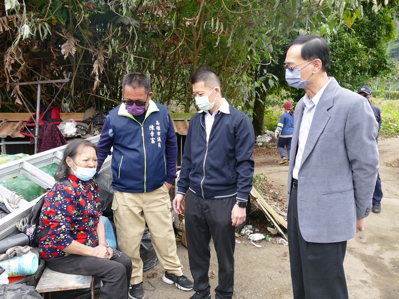 漾新聞|那瑪夏住民寒冬為了取暖及驅蚊蟲風俗火燒屋全毀 副議長曾俊傑代表議會捐贈慰問金