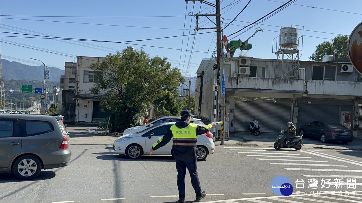大溪分局為因應大量車潮、人潮湧入,提供建議替代道路,將派員於易壅塞路段加強疏導。<br /><br /> <br /><br />