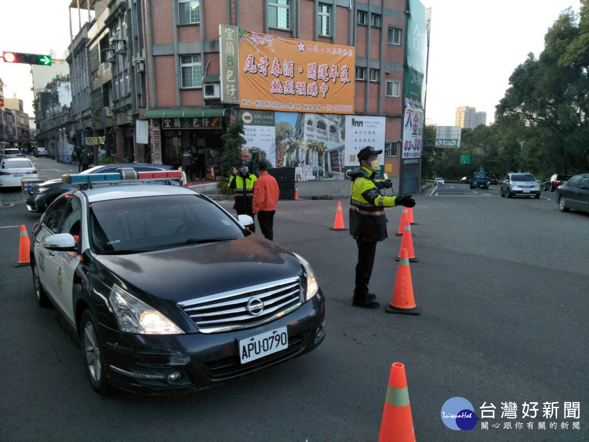 大溪分局為因應大量車潮、人潮湧入,提供建議替代道路,將派員於易壅塞路段加強疏導。<br /><br /> <br /><br />