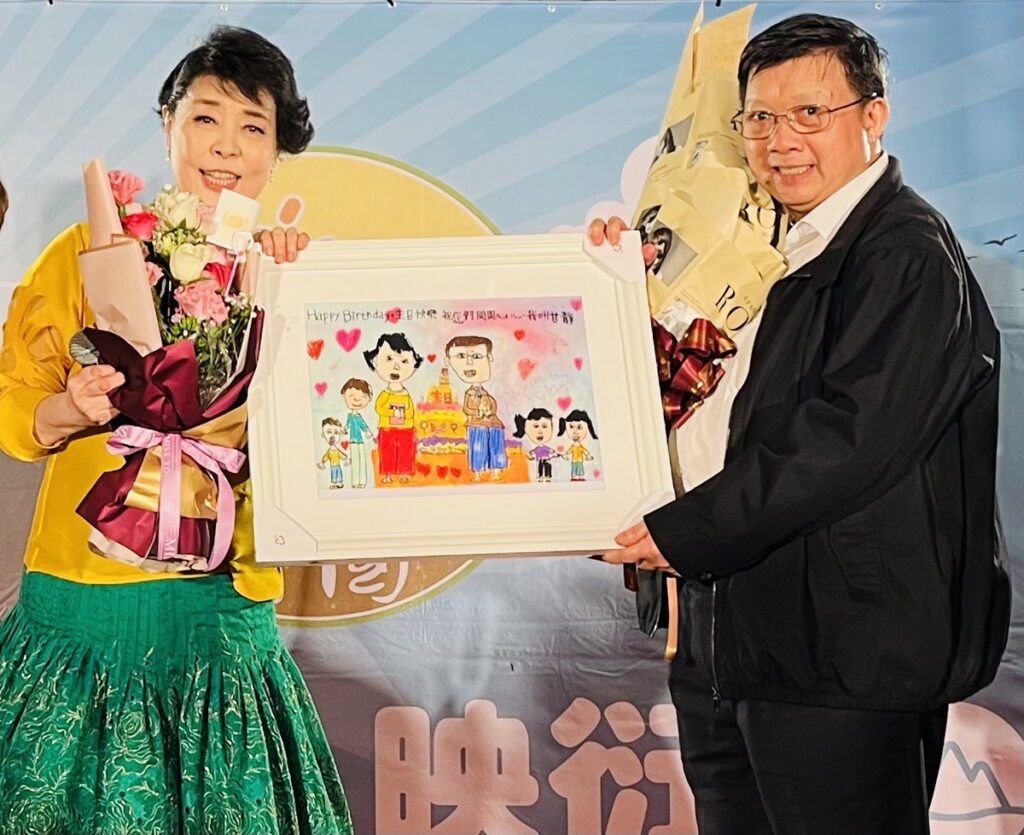 聲樂家簡文秀獻唱億光葉寅夫董事長母校山腳國小110週年校慶音樂會