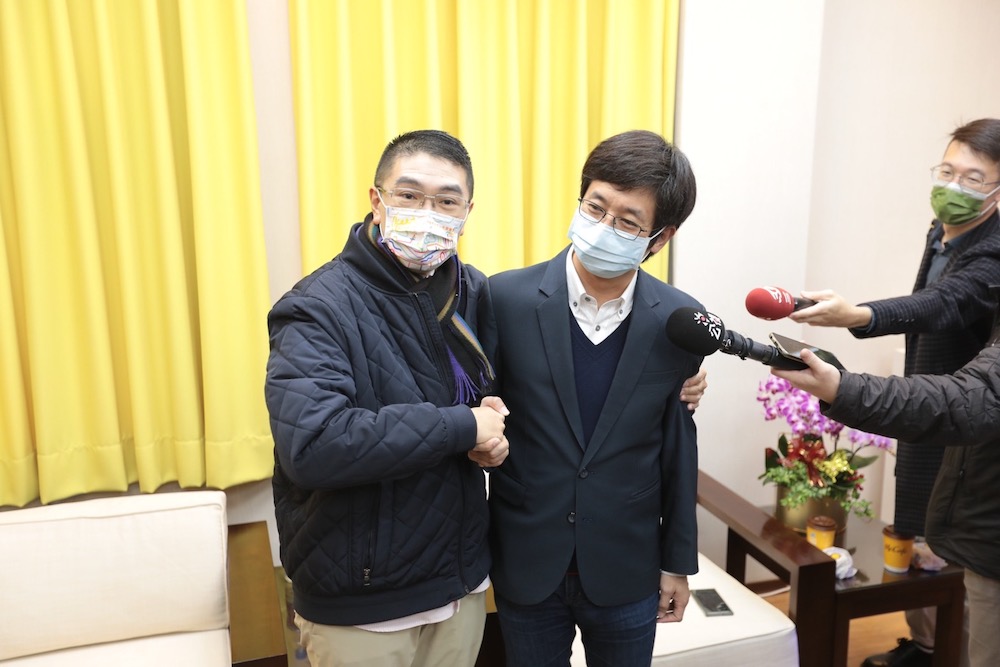 選後共為基隆拚 謝國樑會晤蔡適應關心交通議題 86 基隆市長謝國樑29日會晤民進黨立委蔡適應,共商未來推動台鐵基隆到南港交通直達車事宜。