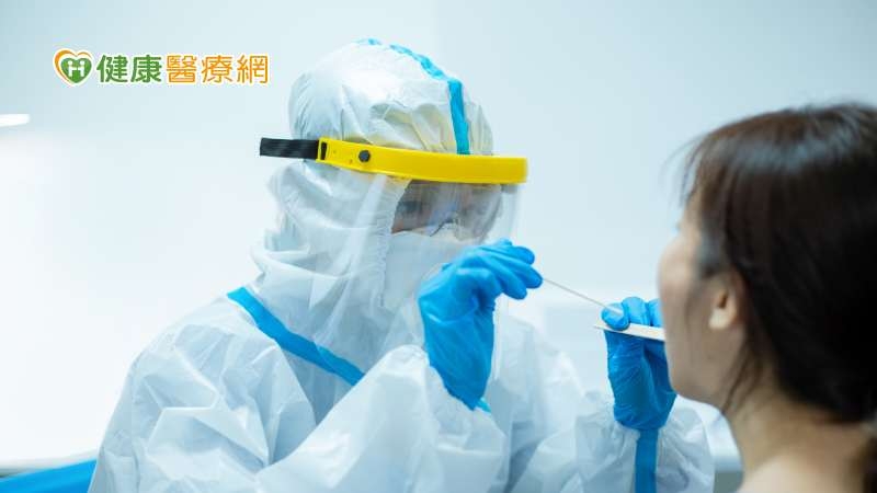 各國加嚴中國入境防疫　台灣跟進！明年起中國入境須唾液PCR