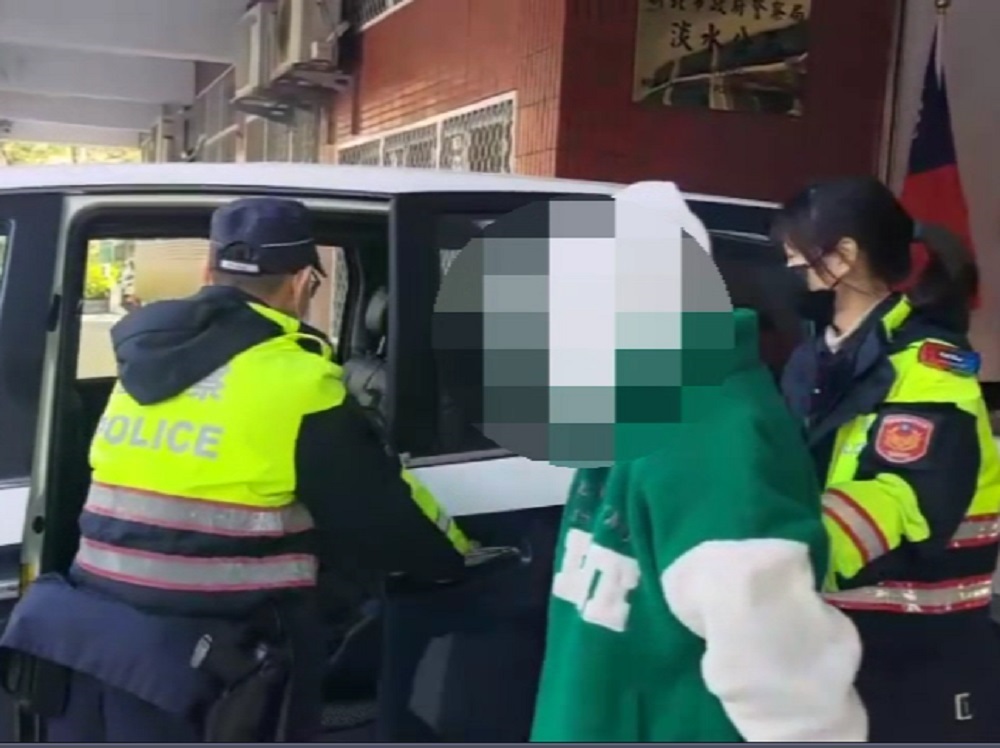 雙姝撬遍北基桃娃娃機 偷零錢箱警攔查車還藏安毒 81 1672364990351