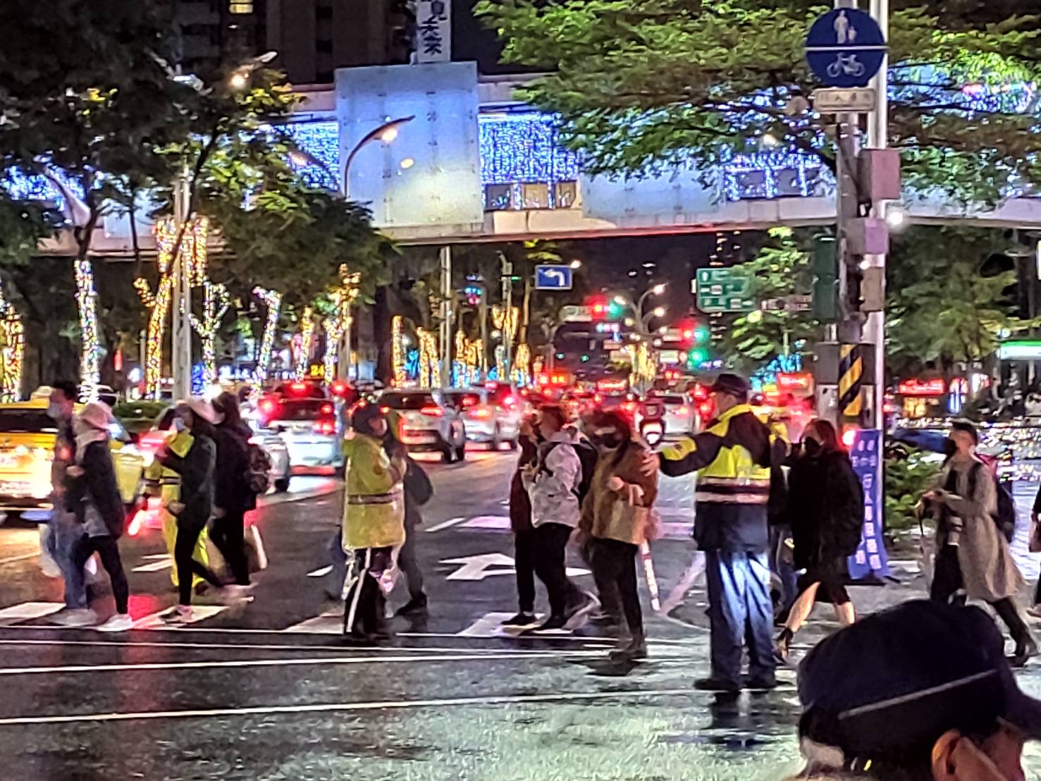 板橋分局為了跨年假期全力備戰。(記者戴昱弘翻攝)