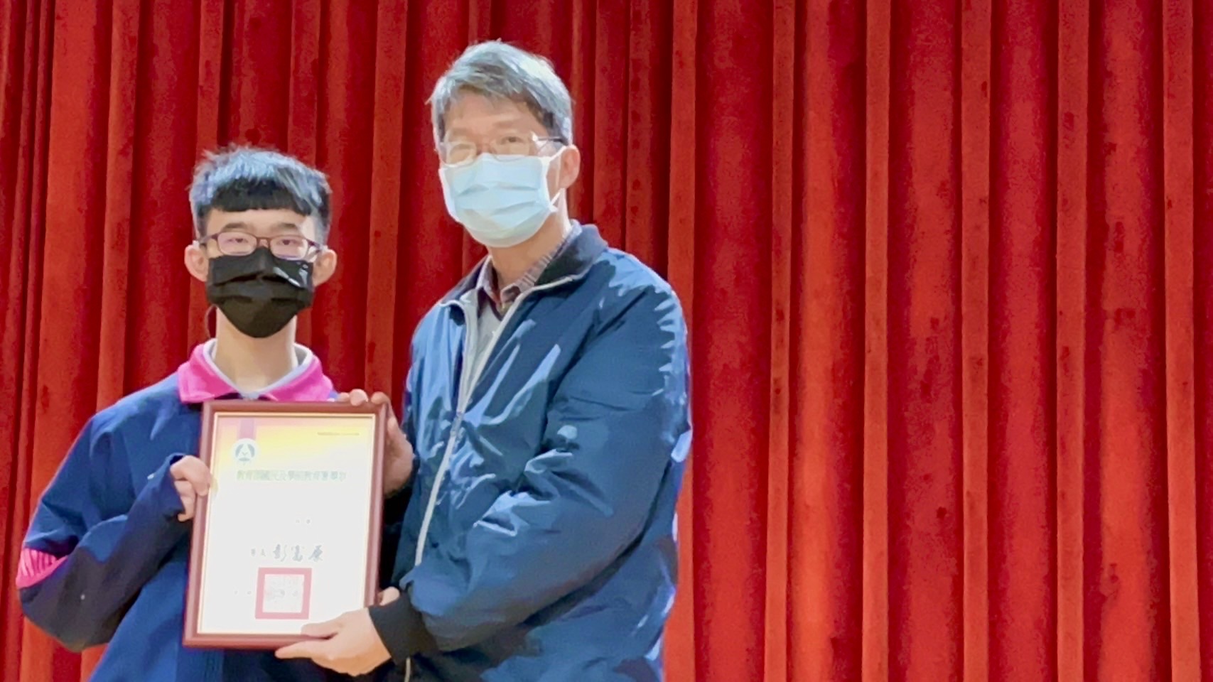 重度聽損兒廖延鑫面對挑戰樂於學勇奪全國聽覺障礙國民國語文競賽書法特優