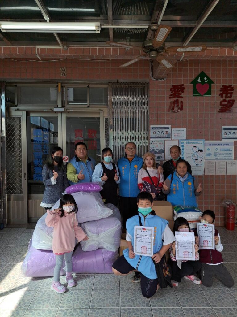 道家法師齊心為寒冬送暖