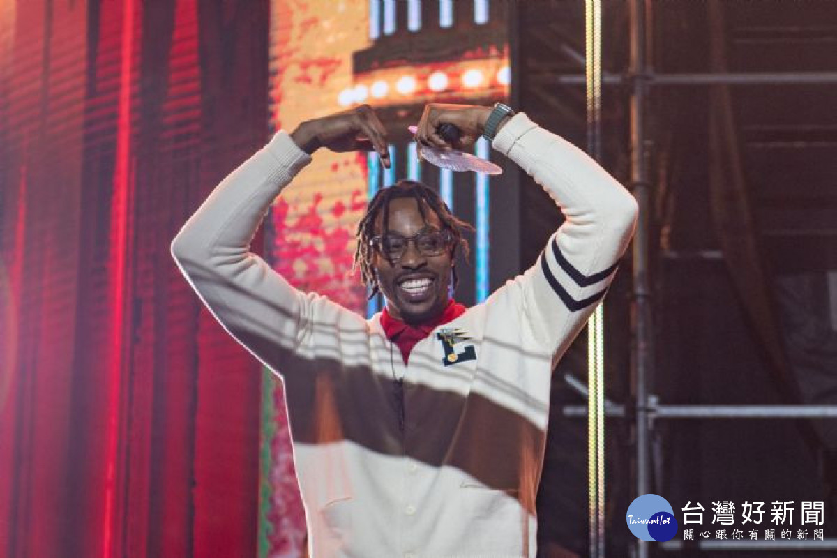 「魔獸」霍華德(Dwight Howard)擔任倒數嘉賓。