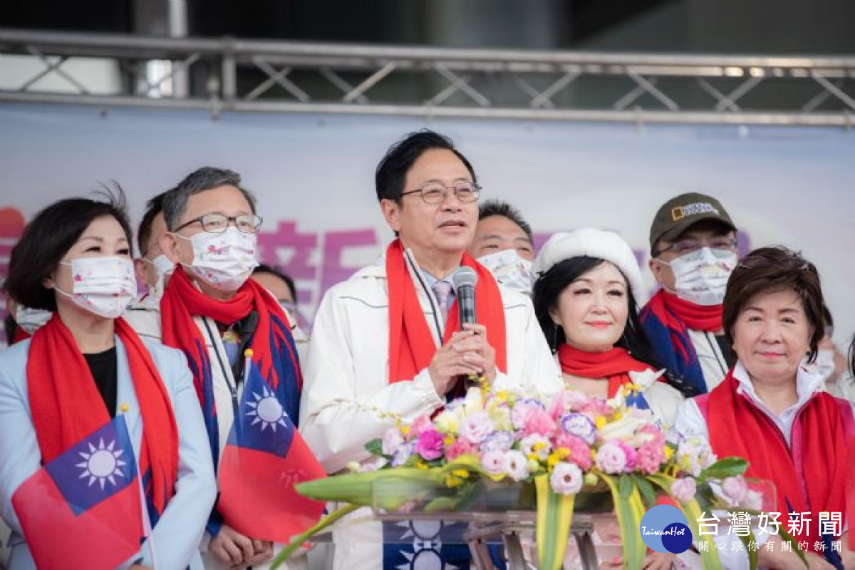 張市長表示,透過對國旗的敬意表達愛國家的心意,這是不分黨派、不分政治立場、不分地域的表現。