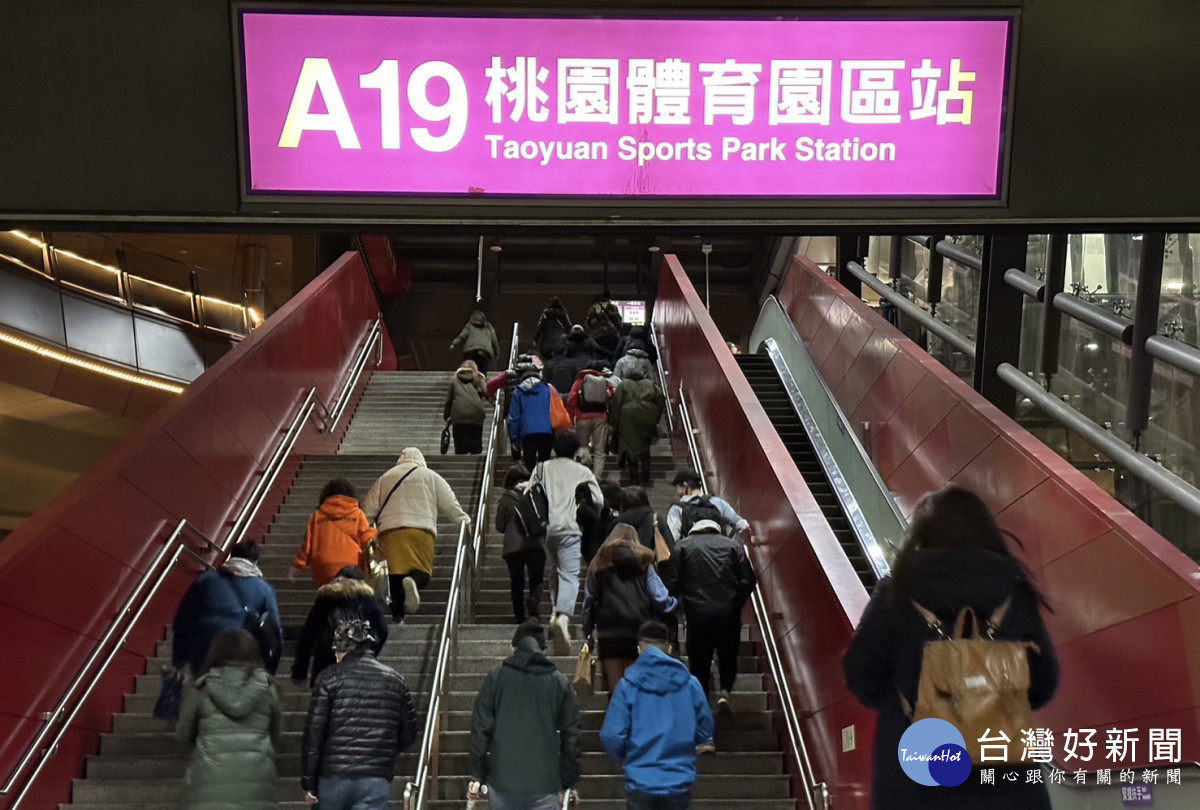 迎接2023年,機捷41小時不打烊 ,跨年運量達到107,171人次。
