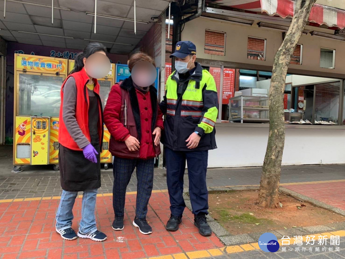 老婦散步趴趴走忘新家，員警搜尋近交流道找到人。