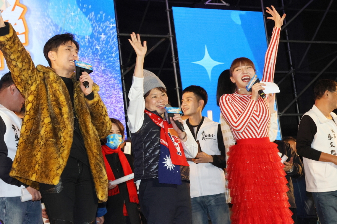 迎接2023 嘉義市跨年晚會全嘉藝起來「WECHIAYI」黃敏惠市長獻上最溫暖擁抱迎接新年