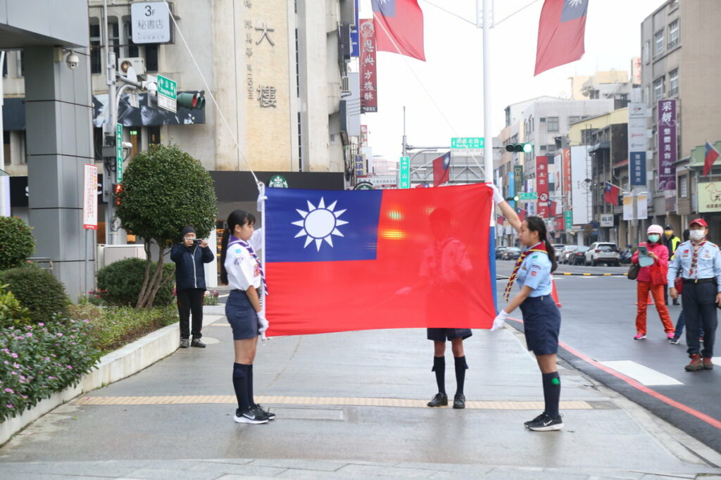 市府前升旗