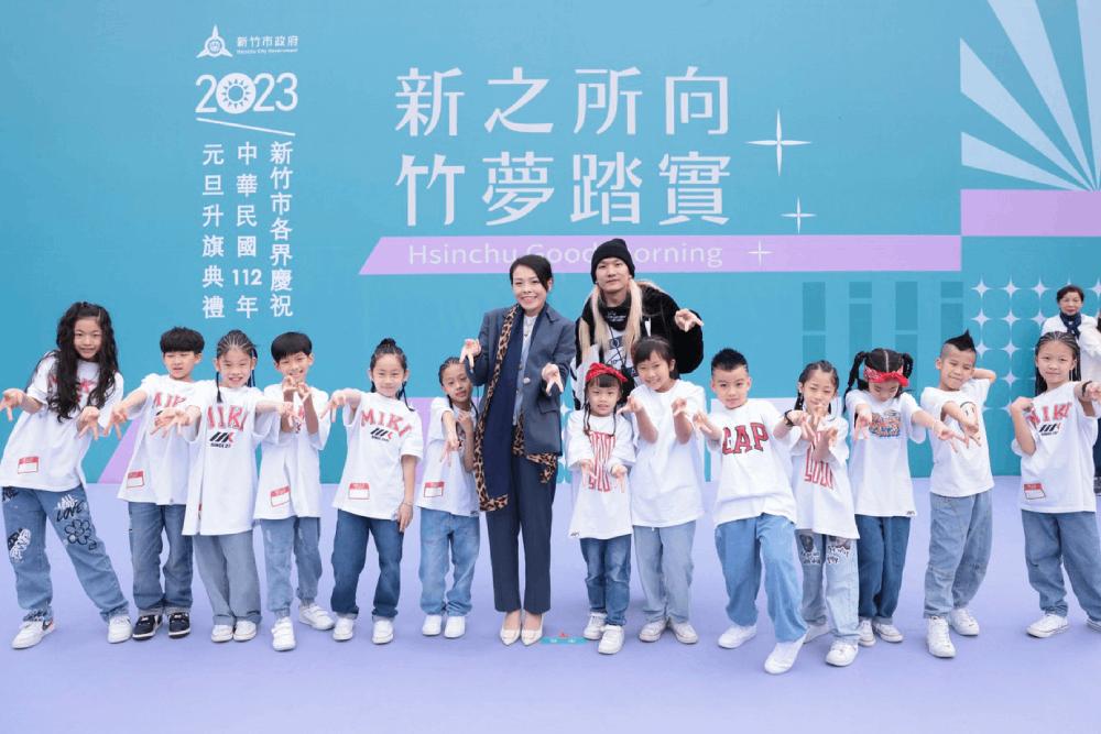 元旦許願!高虹安:市民健康平安 共造「五安心」國際科技都 63 高虹安與孩童