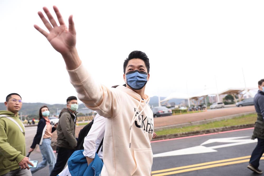 臺北市長蔣萬安昨（1）日參加希望基金會在花博公園舉辦的「2023元旦健走」活動。（圖翻攝自蔣萬安臉書）