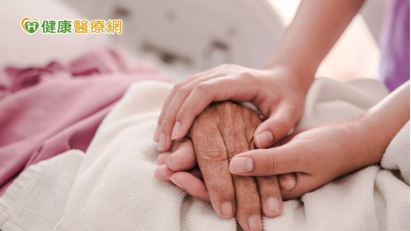 助漸凍人溝通回歸日常 北市聯醫「AR眼動儀」造福病患