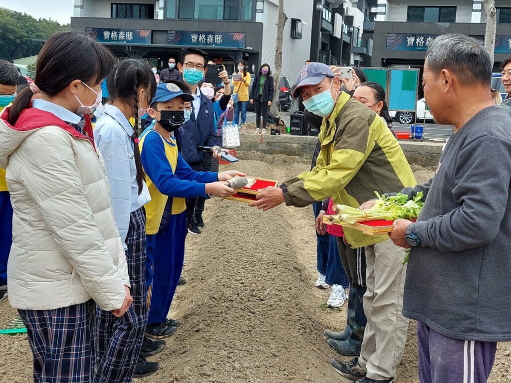 送上拜師帖和束脩